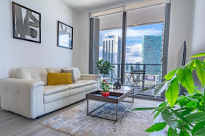Luxurious 2-Bed Apartment with Breathtaking Bay views!!